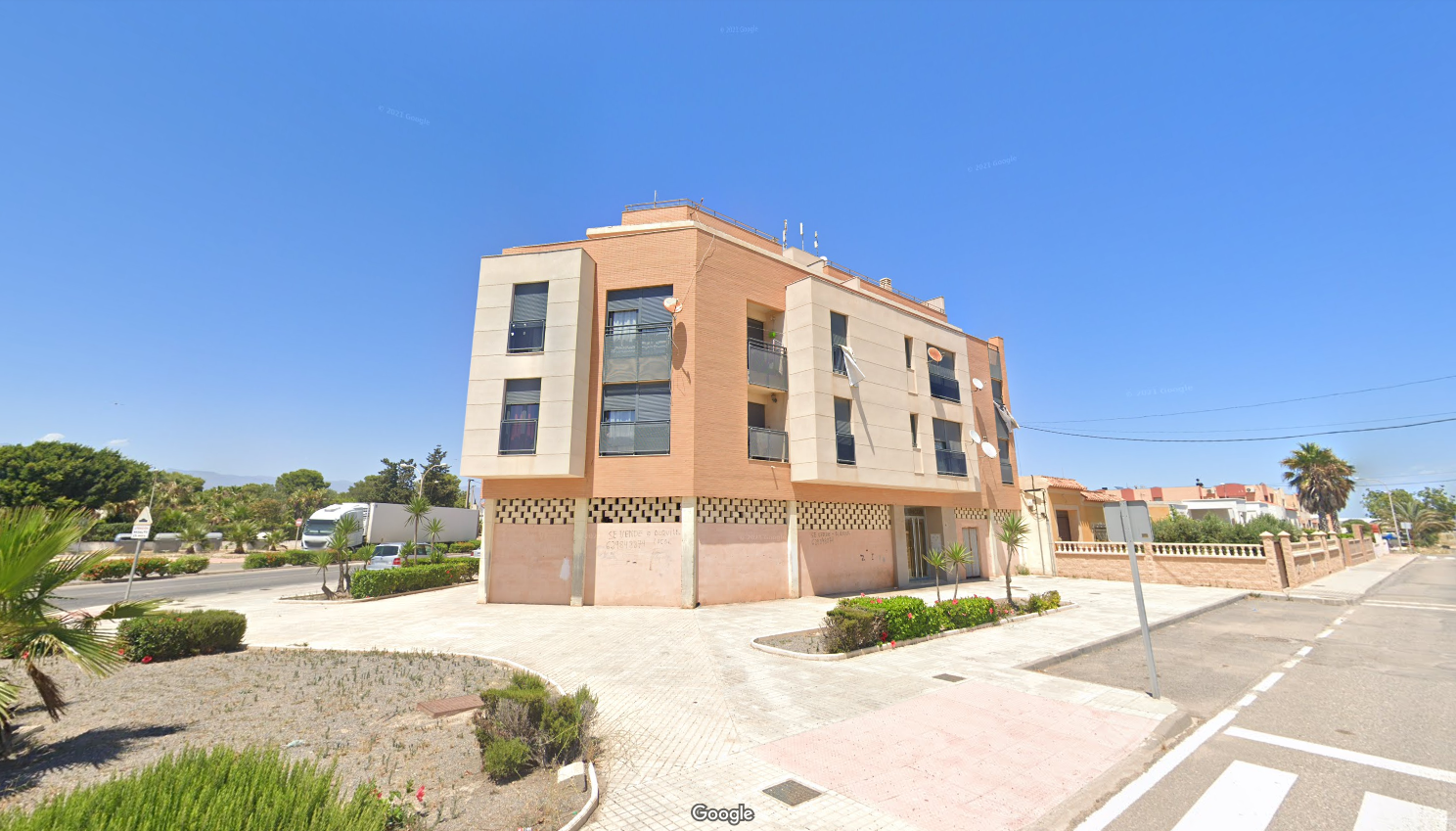 Piso en venta en C/ Roquetas de Mar, San Agustín