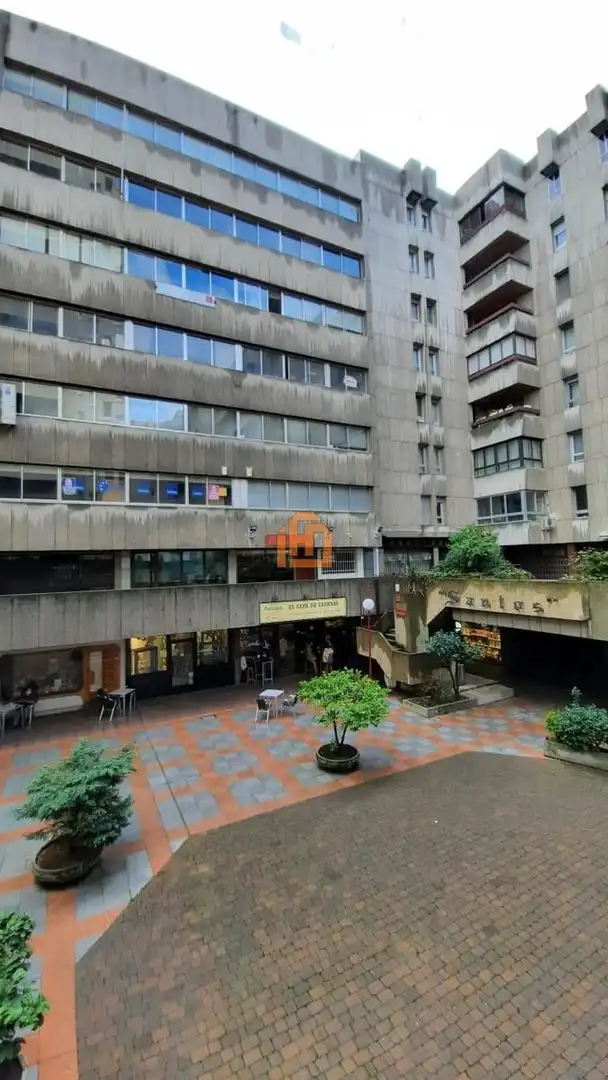 Vista exterior de Oficina de alquiler en León Capital  con Aire acondicionado