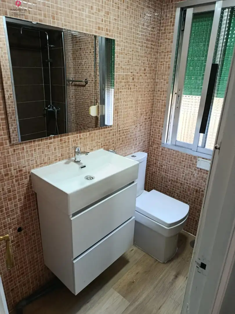 Badezimmer von Wohnung zur Miete in Madrid mit Klimaanlage und Heizung
