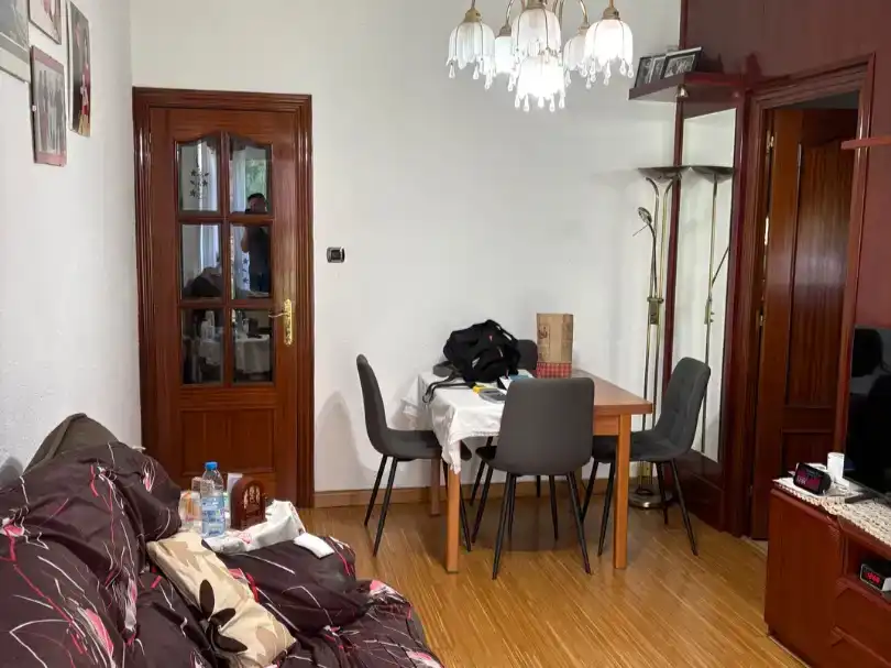 Menjador de Pis en venda en L'Hospitalet de Llobregat amb Aire condicionat i Balcó