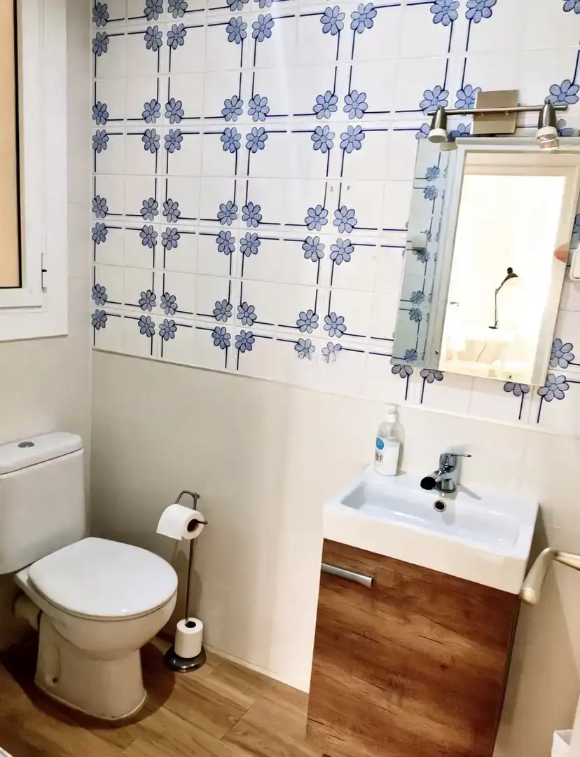 Bathroom of Flat for rent in Badalona