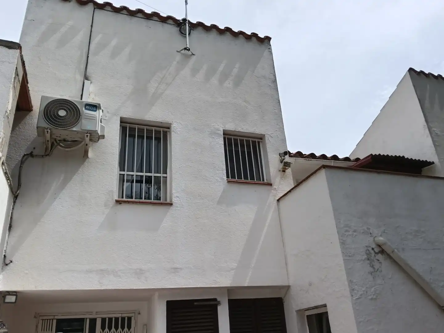 Vista exterior de Casa o xalet en venda en Empuriabrava amb Aire condicionat, Calefacció i Jardí privat