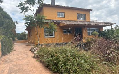 Vista exterior de Casa o xalet en venda en Vallgorguina amb Jardí privat, Terrassa i Piscina