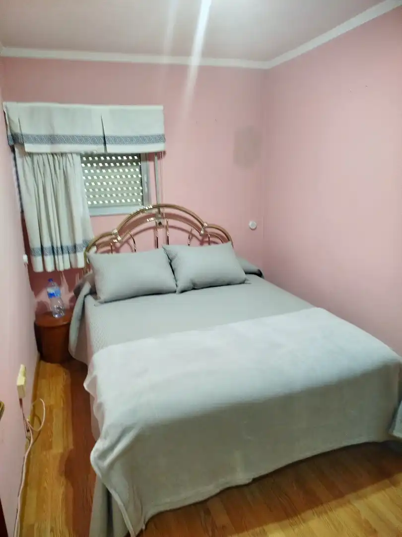 Habitación de Piso de alquiler en Vigo  con Calefacción, Amueblado y Horno
