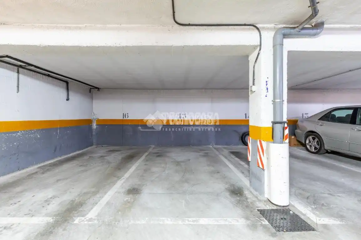 Parking of Flat for sale in Madrid  with Heating, Parquet flooring and Storage room
