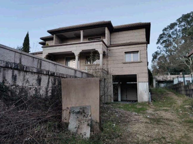 Exterior view of Building for sale in Mos