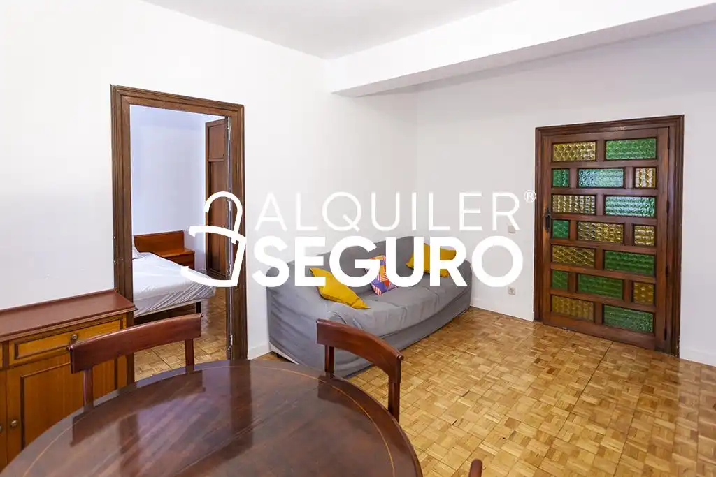 Schlafzimmer von Wohnung zur Miete in Madrid mit Heizung und Möbliert