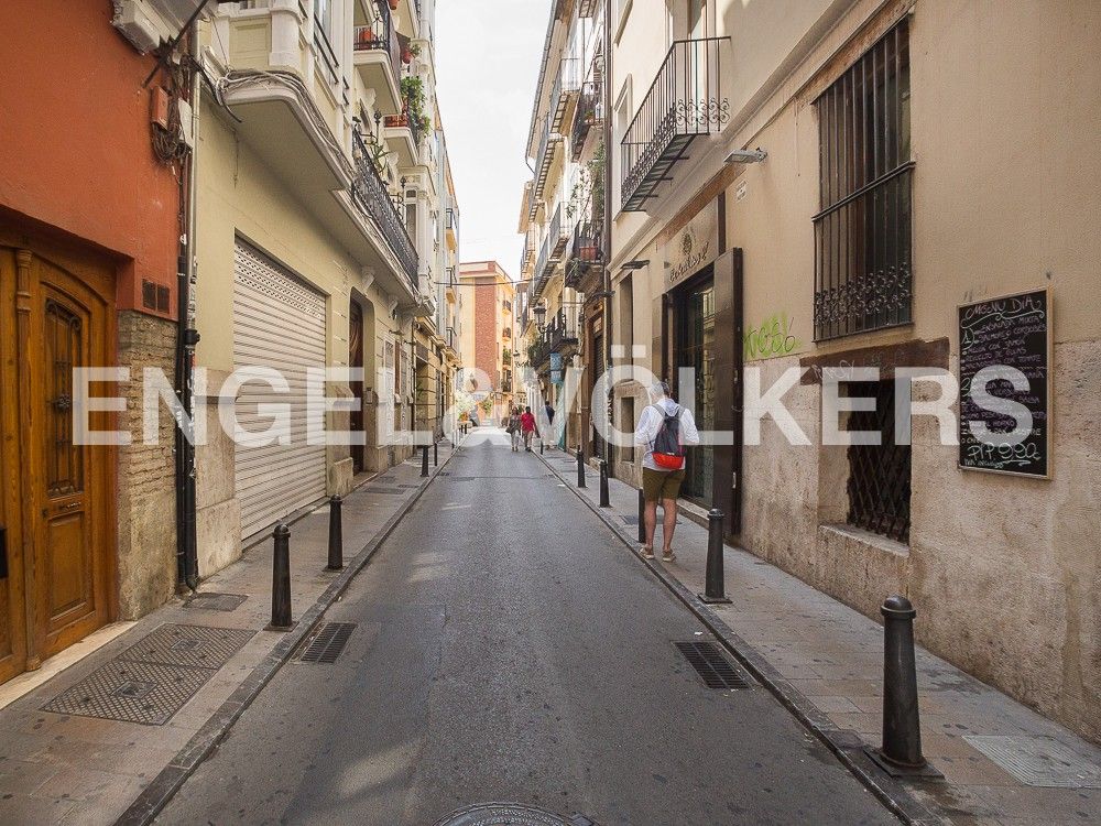 Vista exterior de Apartament en venda en  Valencia Capital amb Calefacció i Balcó