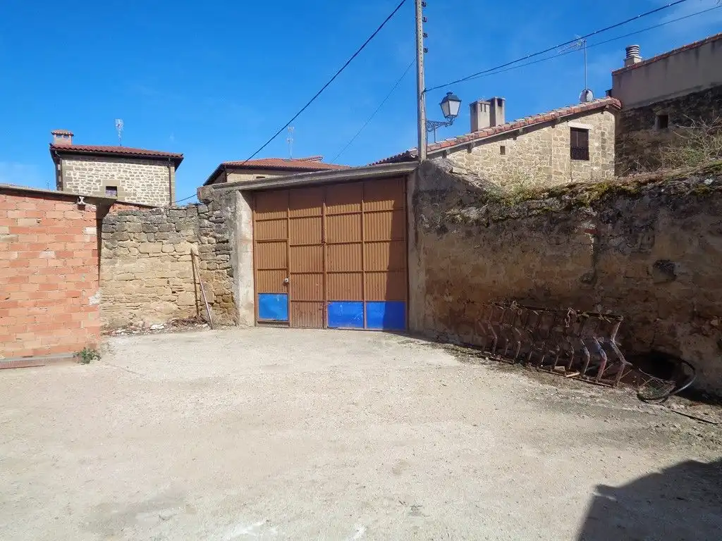 Aparcament de Casa o xalet en venda en Sajazarra amb Calefacció, Terrassa i Traster