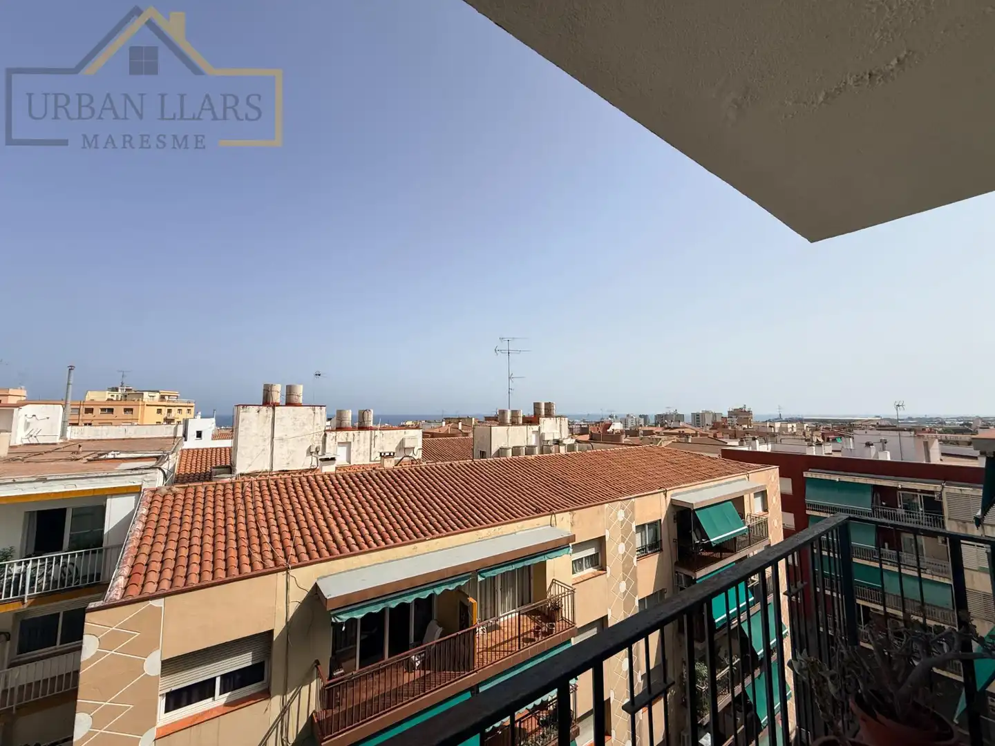Außenansicht von Wohnung zum Verkauf in Mataró mit Balkon