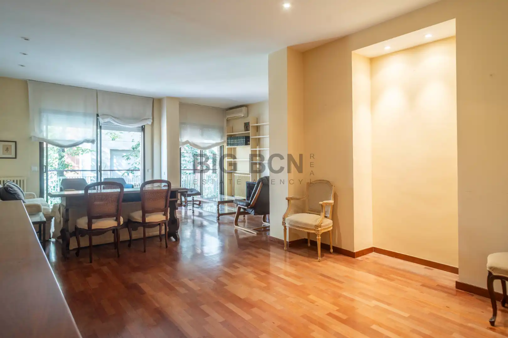 Sala de estar de Piso en venta en Barcelona con Aire acondicionado, Calefacción y Parquet