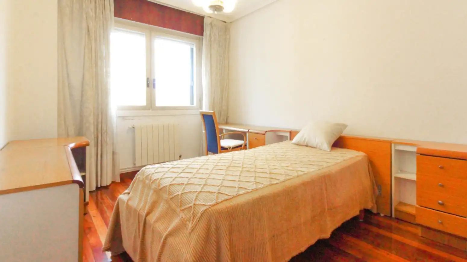 Bedroom of Flat for rent in Santander  with Heating, Parquet flooring and Furnished