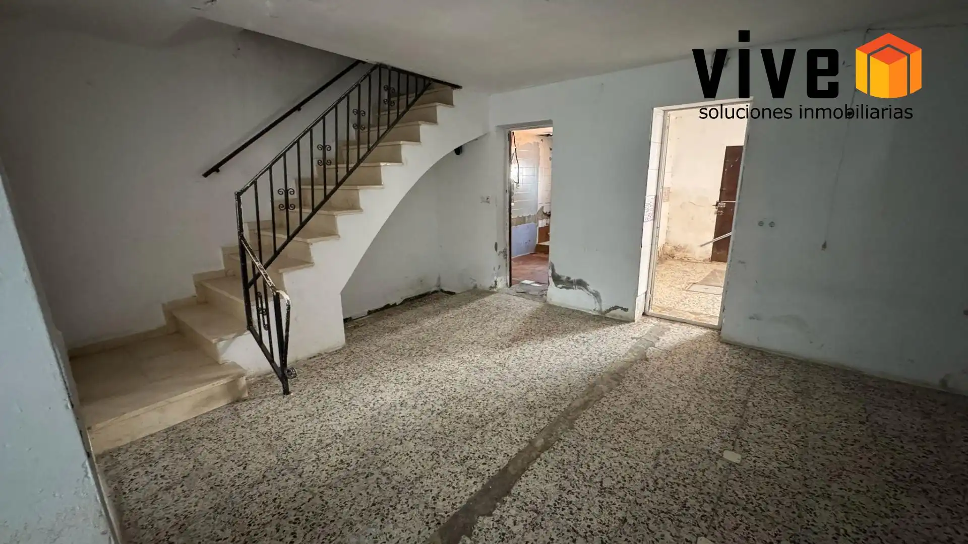 Casa adosada en venda en Sevilla amb Aire condicionat i Balcó