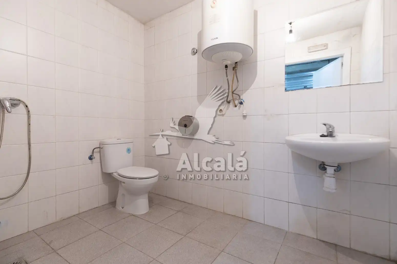 Bathroom of Industrial buildings for sale in Daganzo de Arriba, Madrid