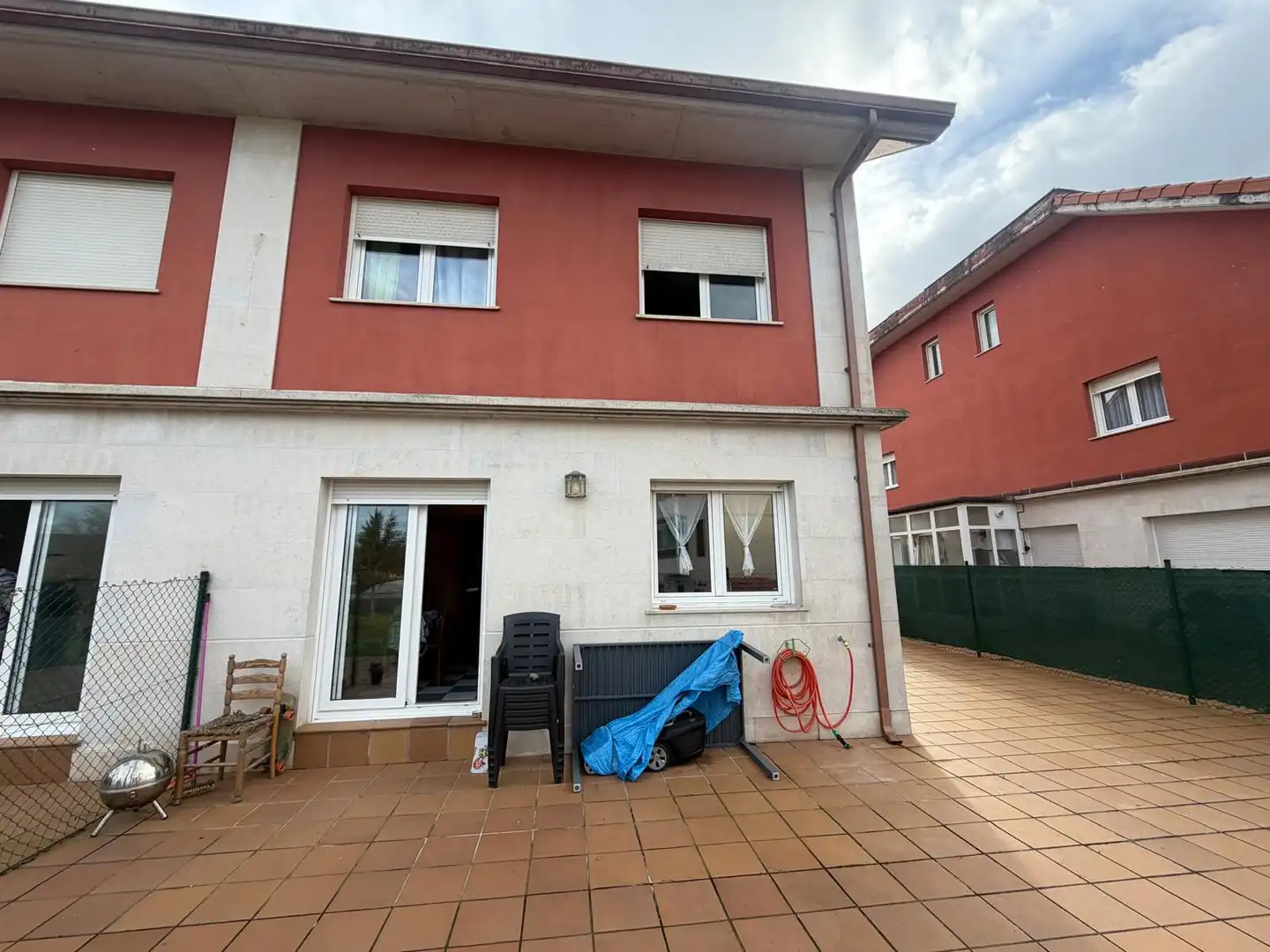 Vista exterior de Casa adosada en venda en Piélagos amb Calefacció, Jardí privat i Parquet