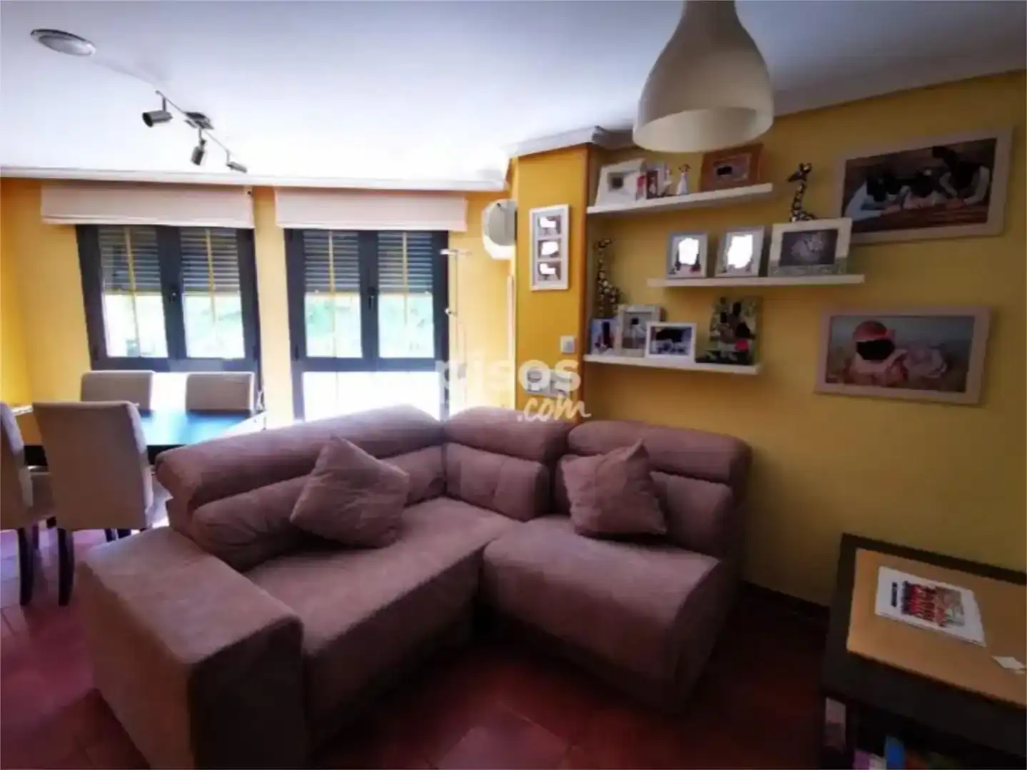 Sala d'estar de Casa adosada en venda en Venta de Baños amb Aire condicionat