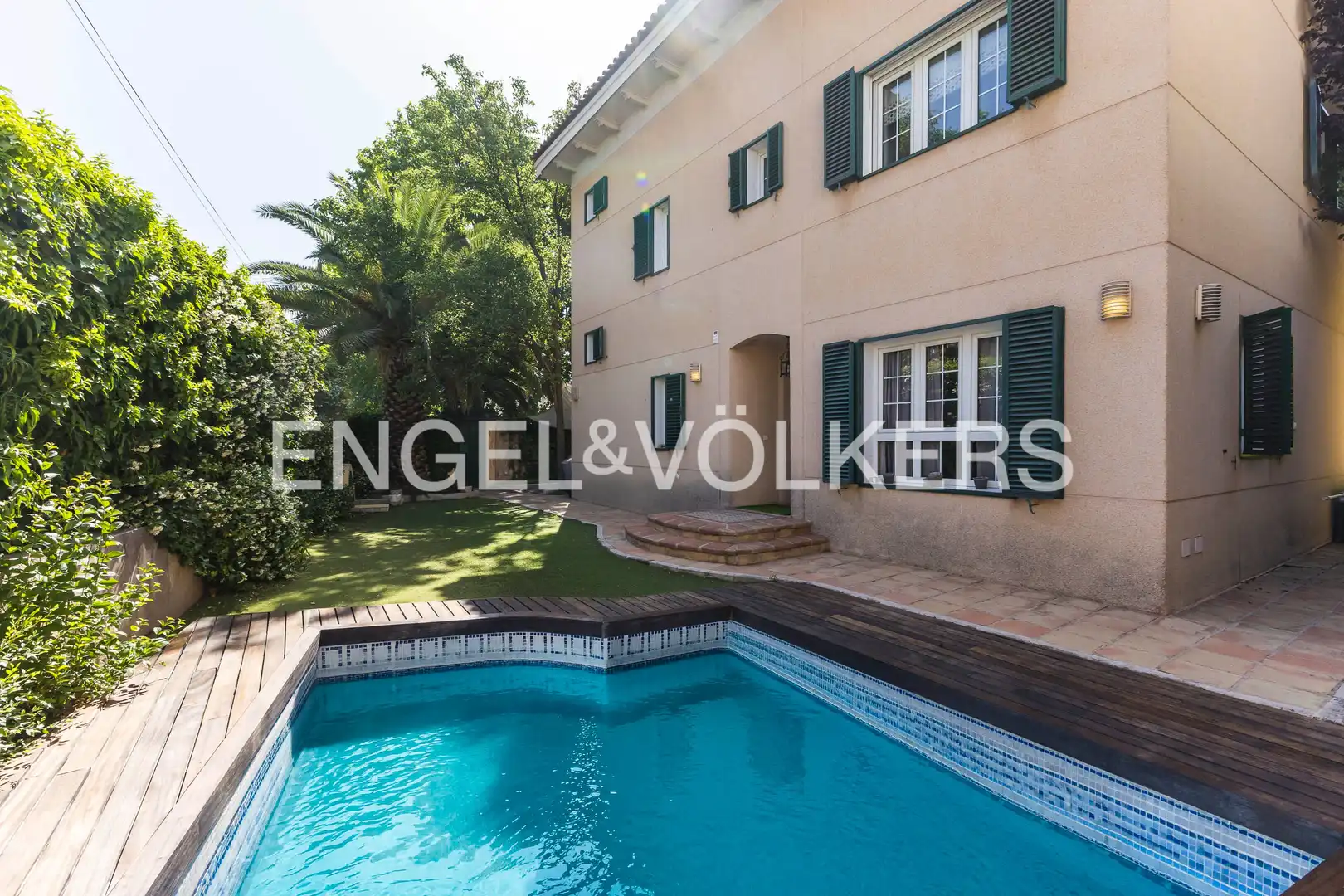 Piscina de Casa o chalet en venta en Madrid con Aire acondicionado, Calefacción y Jardín privado