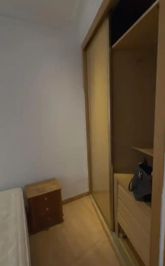 Dormitori de Apartament per a compartir en Madrid amb Calefacció, Moblat i Forn