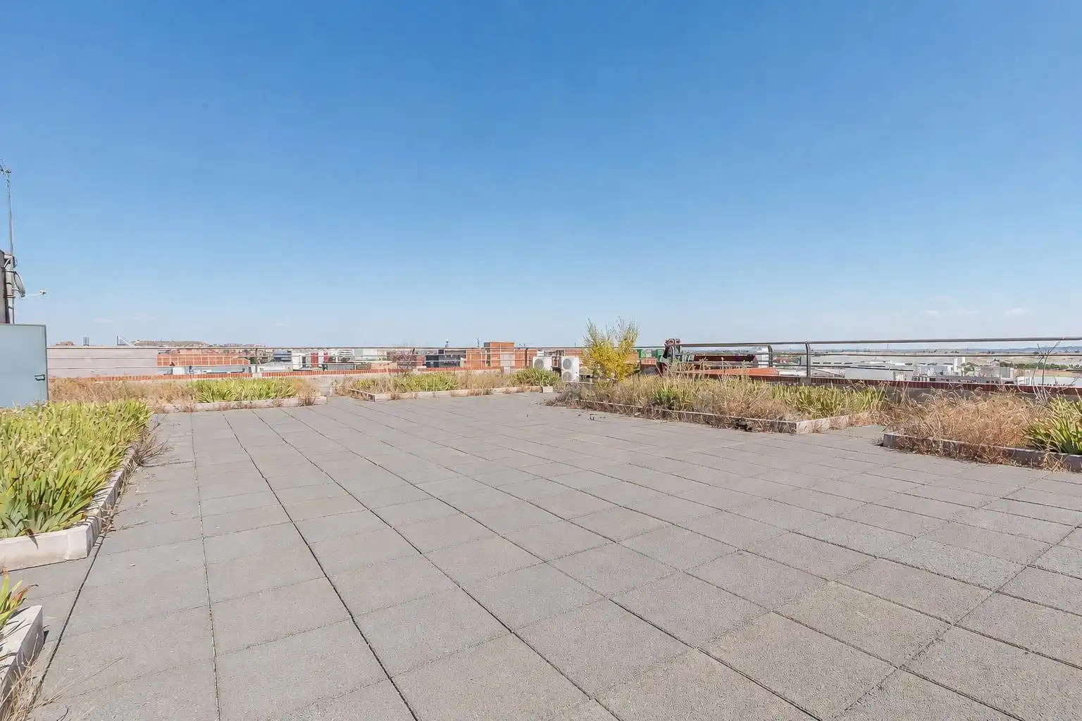 Terrace of Industrial buildings for rent in Madrid