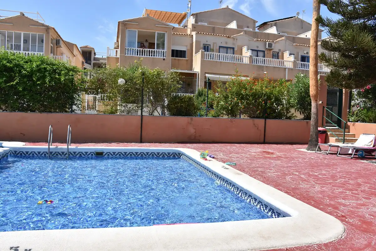 Piscina de Dúplex en venta en Orihuela con Terraza, Piscina y Amueblado