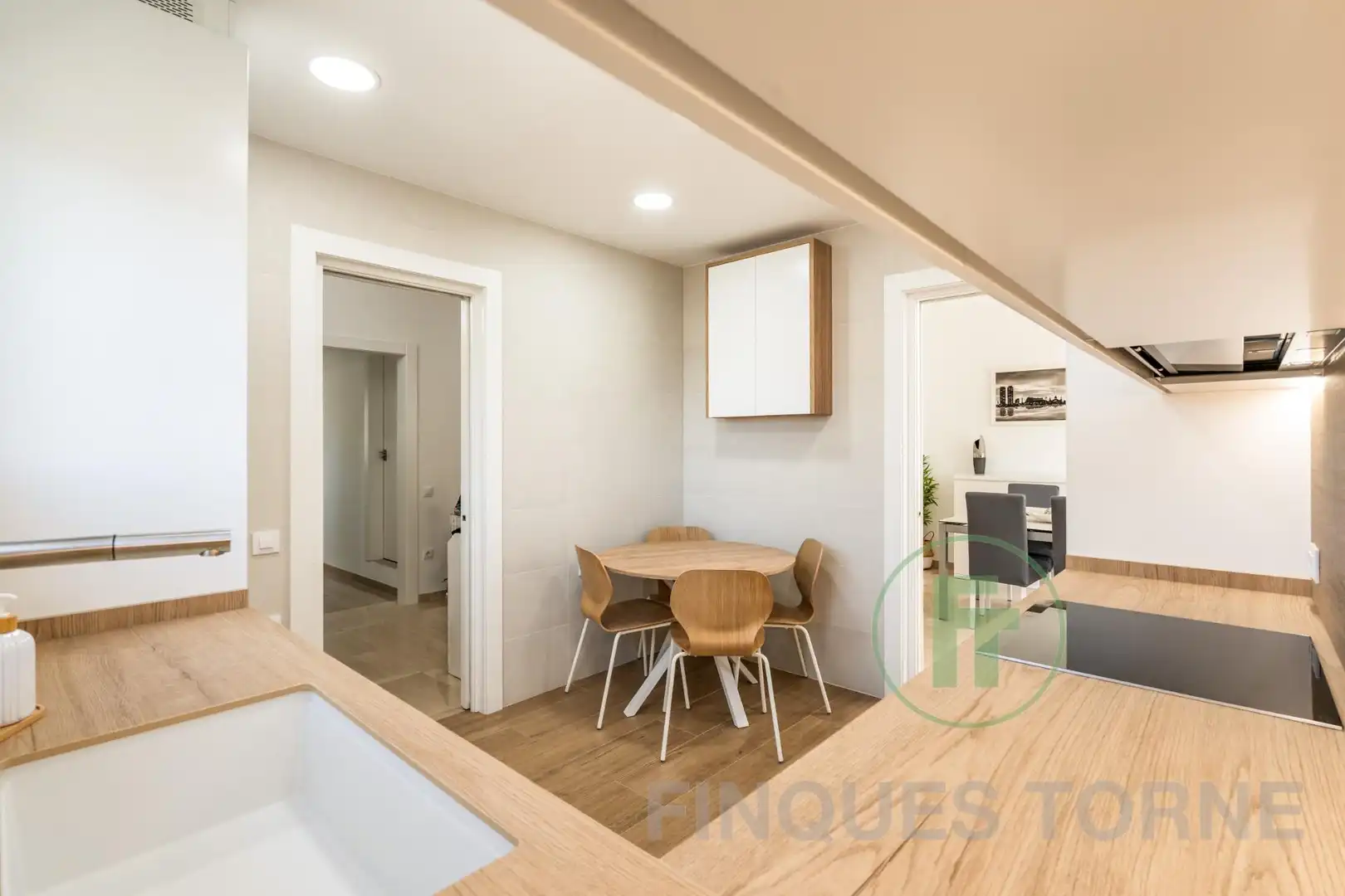 Cuina de Casa o xalet en venda en Montcada i Reixac amb Aire condicionat, Jardí privat i Parquet