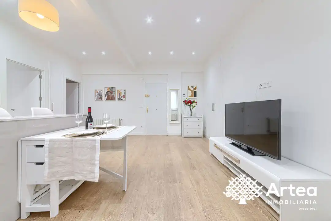 Wohnzimmer von Wohnung zum Verkauf in Bilbao  mit Heizung, Privatgarten und Möbliert