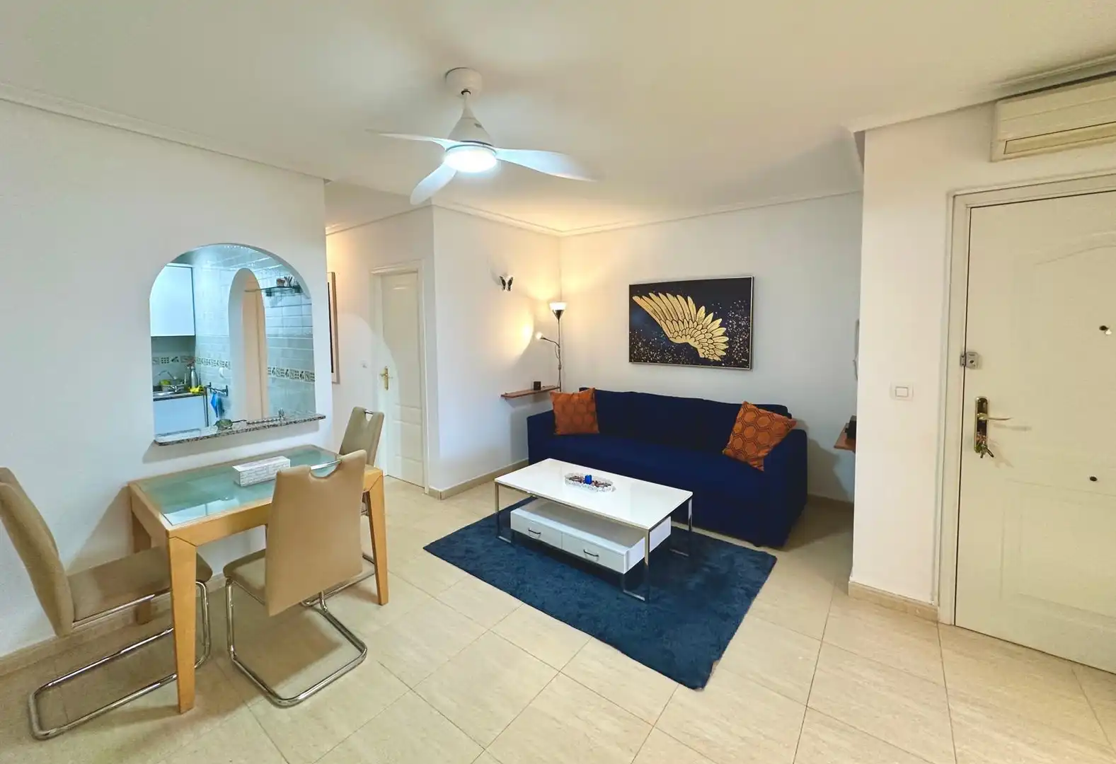 Sala de estar de Apartamento de alquiler en Daya Nueva con Aire acondicionado, Piscina y Amueblado