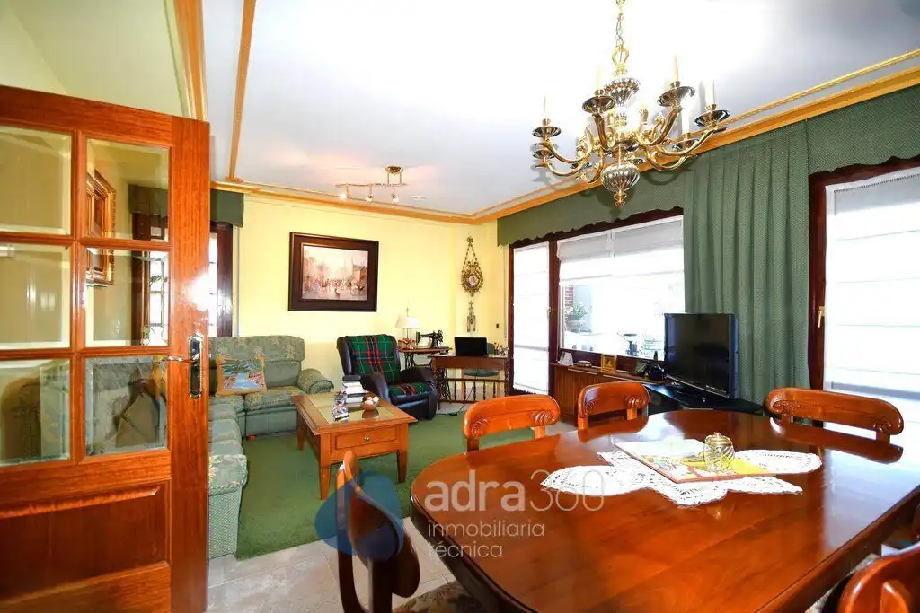 Vista exterior de Casa adosada en venta en Lardero con Calefacción, Terraza y Trastero