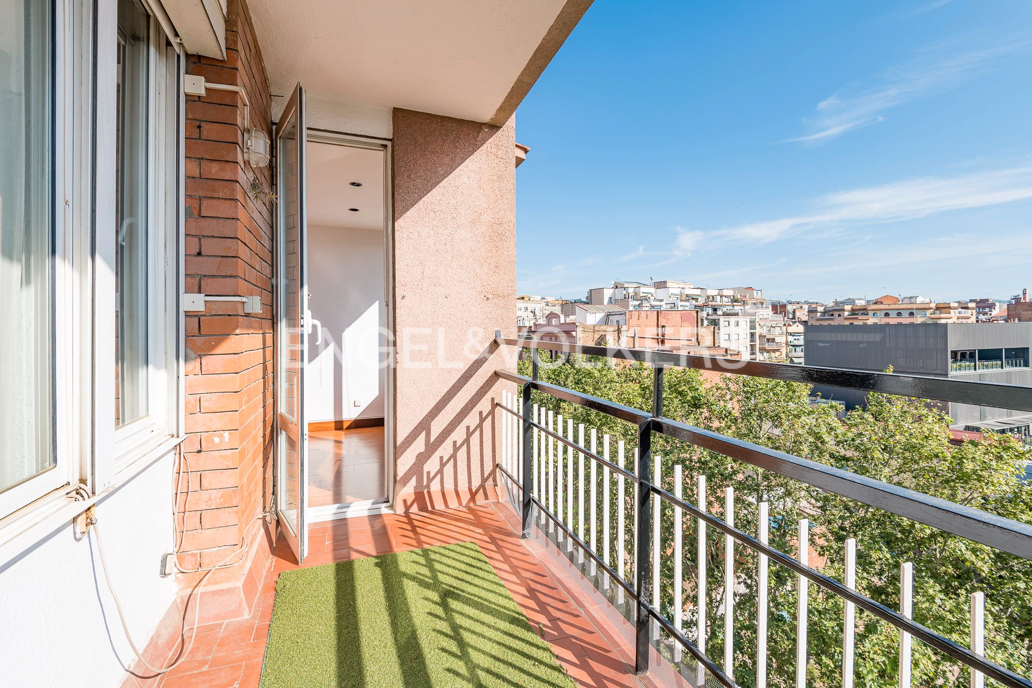 Vista exterior de Apartament en venda en  Barcelona Capital amb Calefacció, Terrassa i Balcó