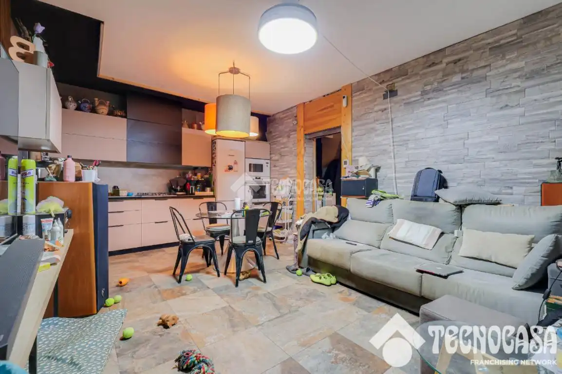 Casa aparellada amb terrassa en venda a Cerdanyola, imagen 4