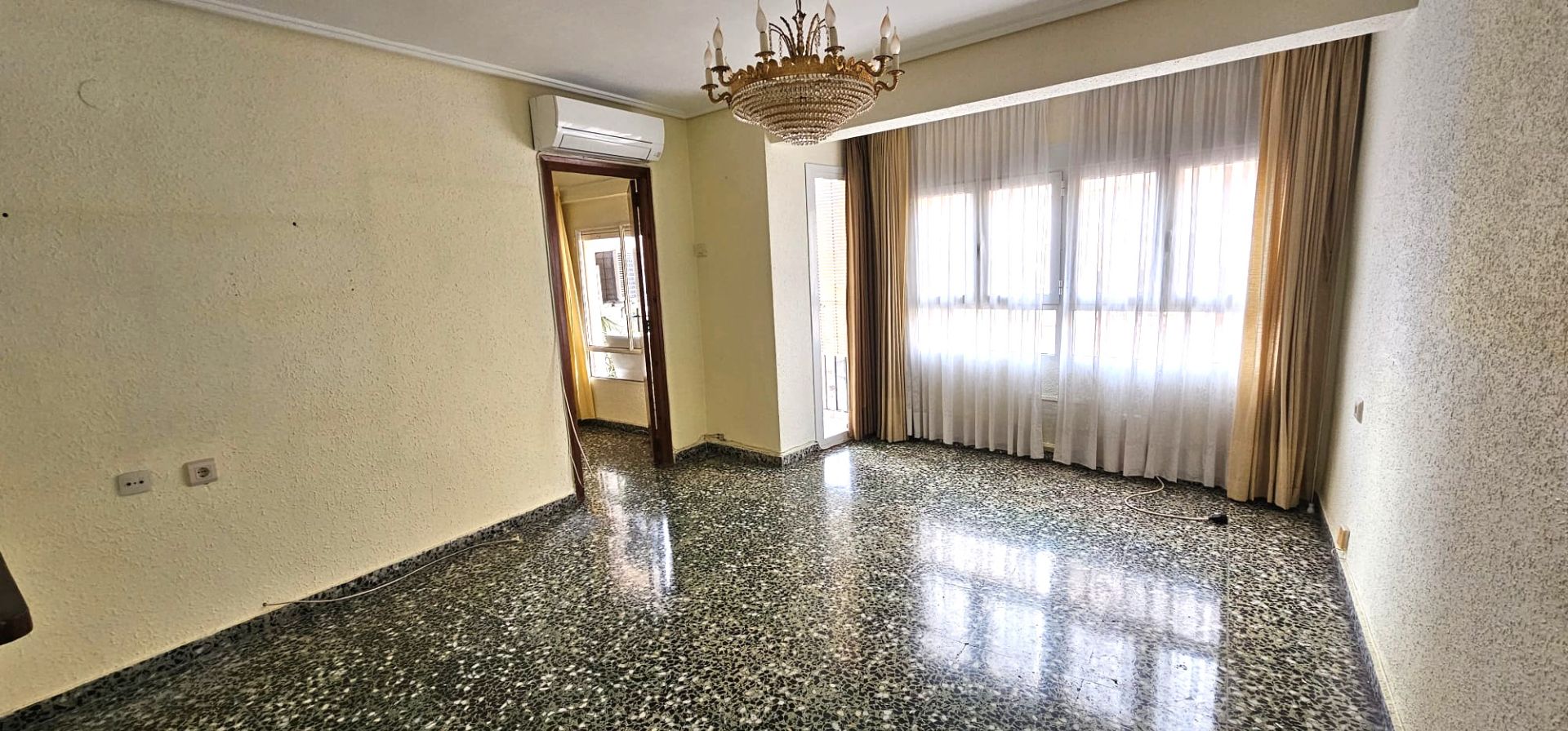 Sala d'estar de Pis en venda en  Valencia Capital amb Balcó