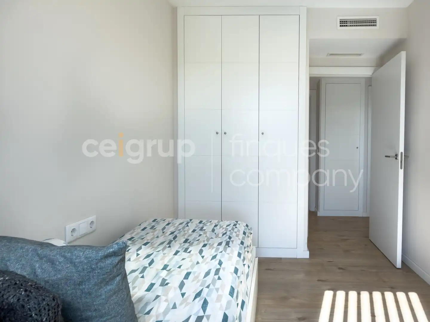 Schlafzimmer von Wohnung zur Miete in Girona mit Heizung, Abstellraum und Schwimmbad
