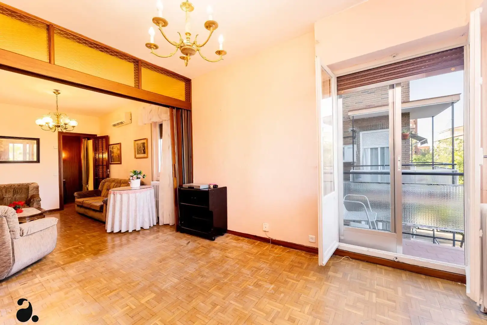 Living room of Flat for sale in Madrid  with Air Conditioner, Heating and Parquet flooring