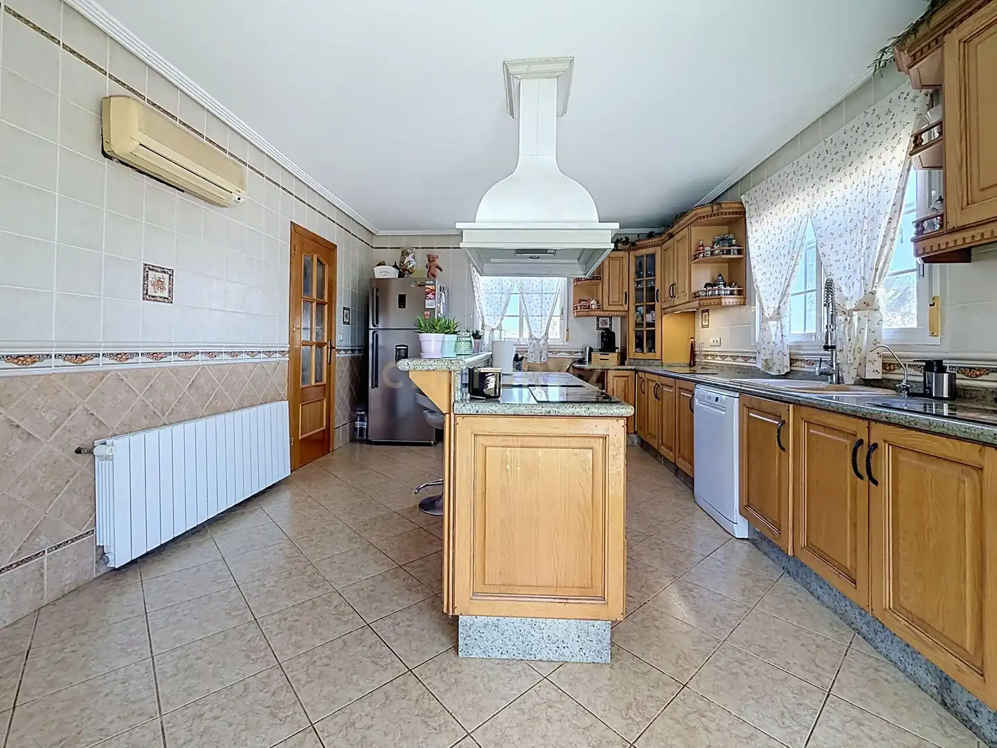 Cuina de Casa o xalet en venda en Torrevieja amb Aire condicionat, Jardí privat i Piscina