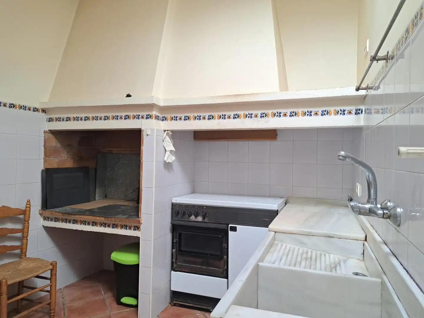 Cuina de Casa adosada en venda en Requena amb Terrassa, Traster i Balcó