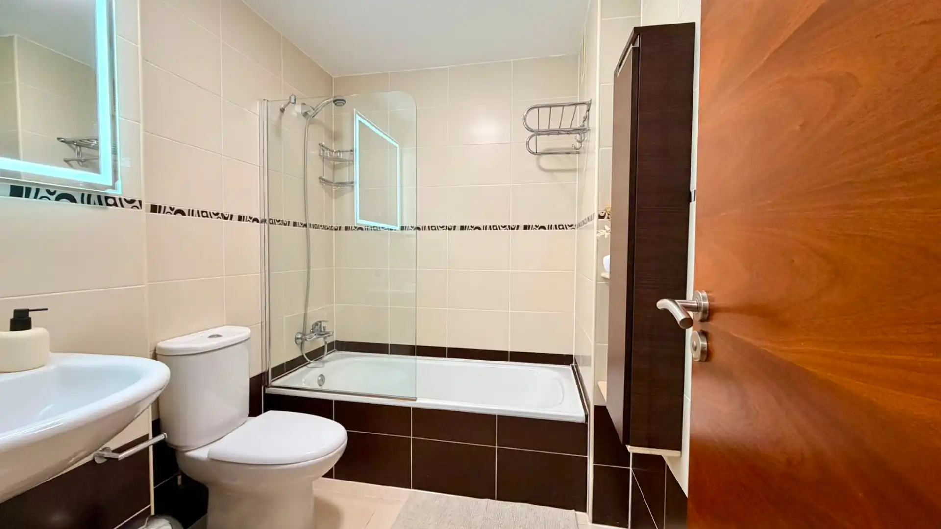 Casa adosada en venta en Calle Duquela, Cho - Parque de la Reina