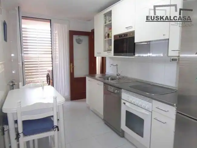 Cuina de Pis en venda en Bilbao  amb Calefacció, Terrassa i Traster