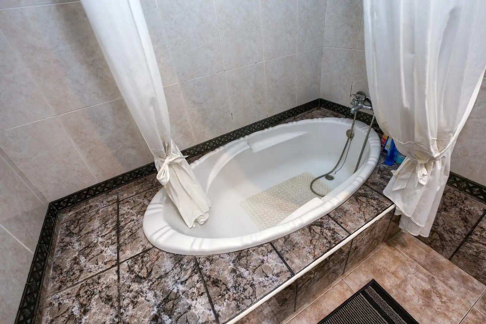 Baño de Casa adosada en venta en La Palma del Condado con Aire acondicionado, Calefacción y Terraza