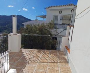 Vista exterior de Casa adosada en venda en Totalán amb Terrassa