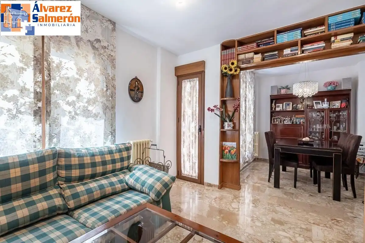 Sala de estar de Piso en venta en  Granada Capital con Calefacción, Terraza y Balcón
