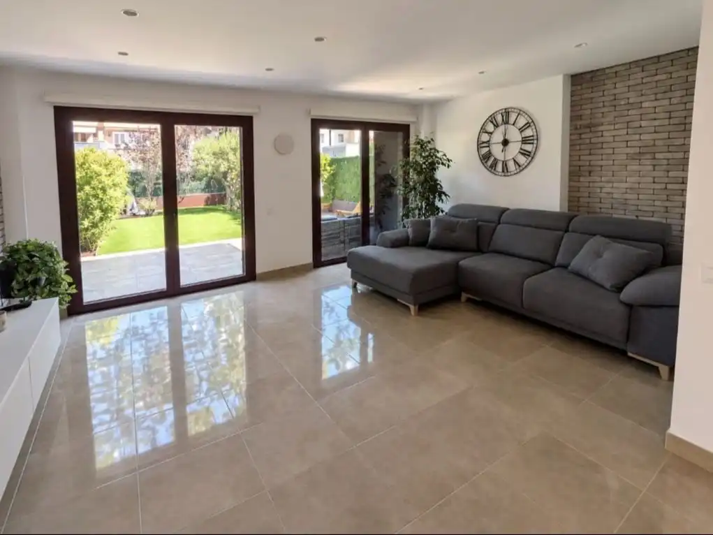 Sala d'estar de Casa o xalet en venda en Begues amb Aire condicionat, Terrassa i Balcó