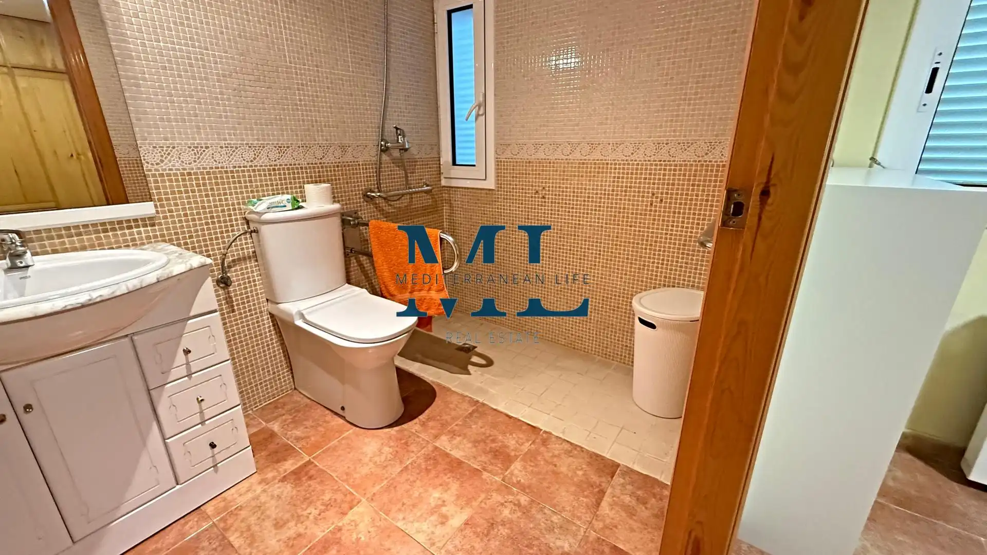 Bany de Casa o xalet en venda en Vilanova i la Geltrú amb Calefacció, Jardí privat i Piscina