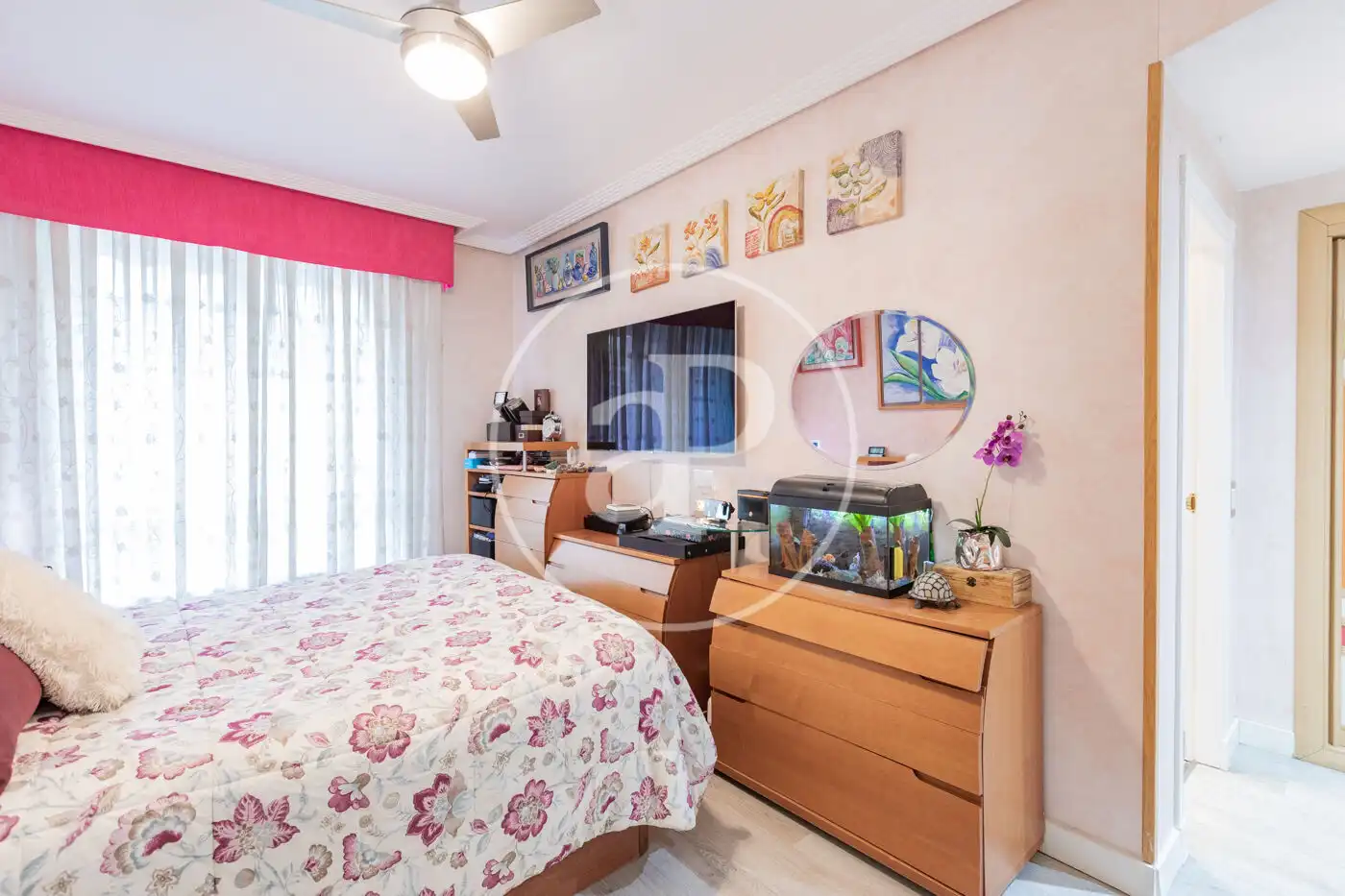 Habitación de Casa adosada en venta en San Sebastián de los Reyes con Aire acondicionado, Calefacción y Jardín privado