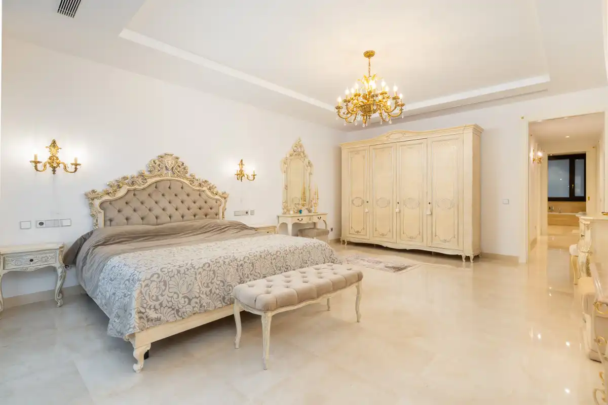 Dormitori de Casa adosada en venda en Estepona amb Terrassa, Traster i Jacuzzi