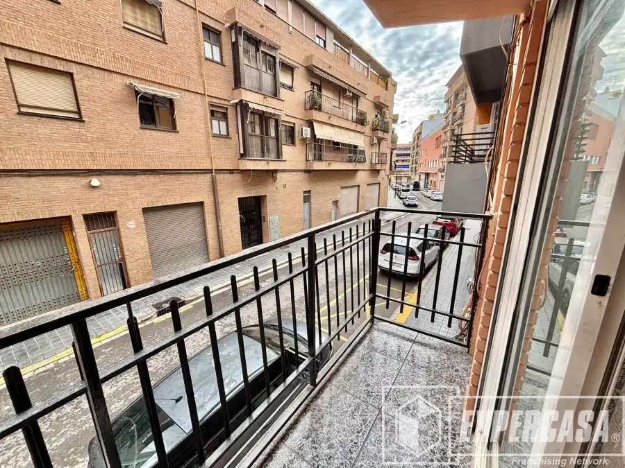 Vista exterior de Pis en venda en Valencia amb Terrassa i Moblat