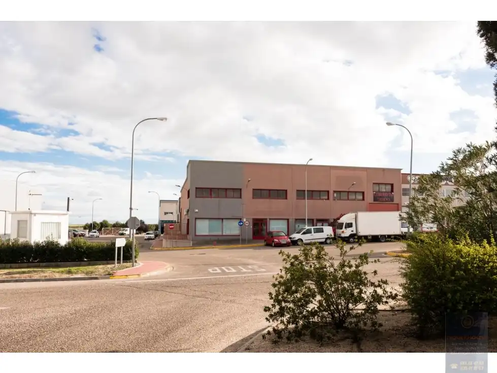 Außenansicht von Fabrikhallen zum Verkauf in Santa Cruz del Retamar