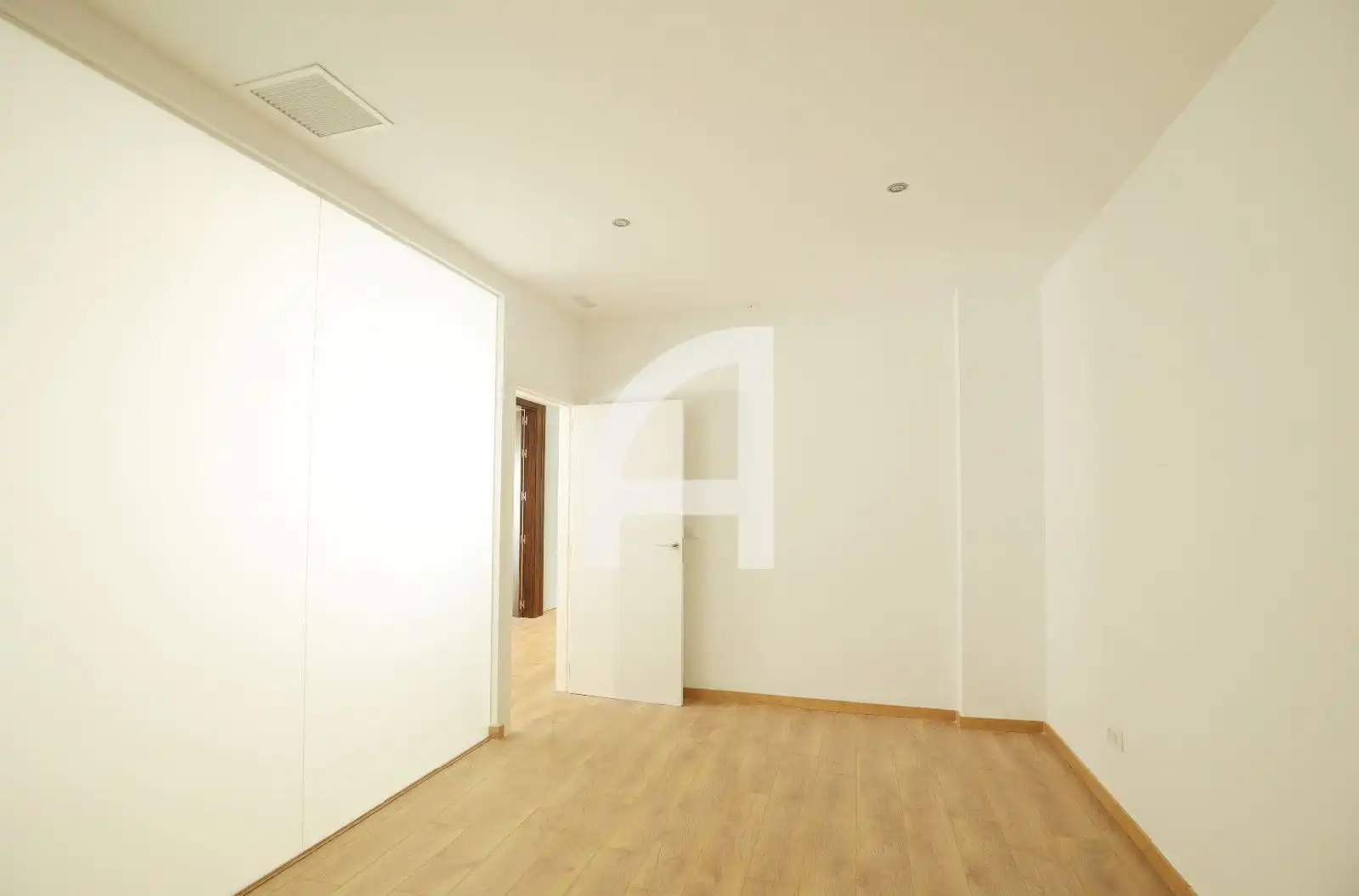Habitación de Nave industrial en venta en Madrid
