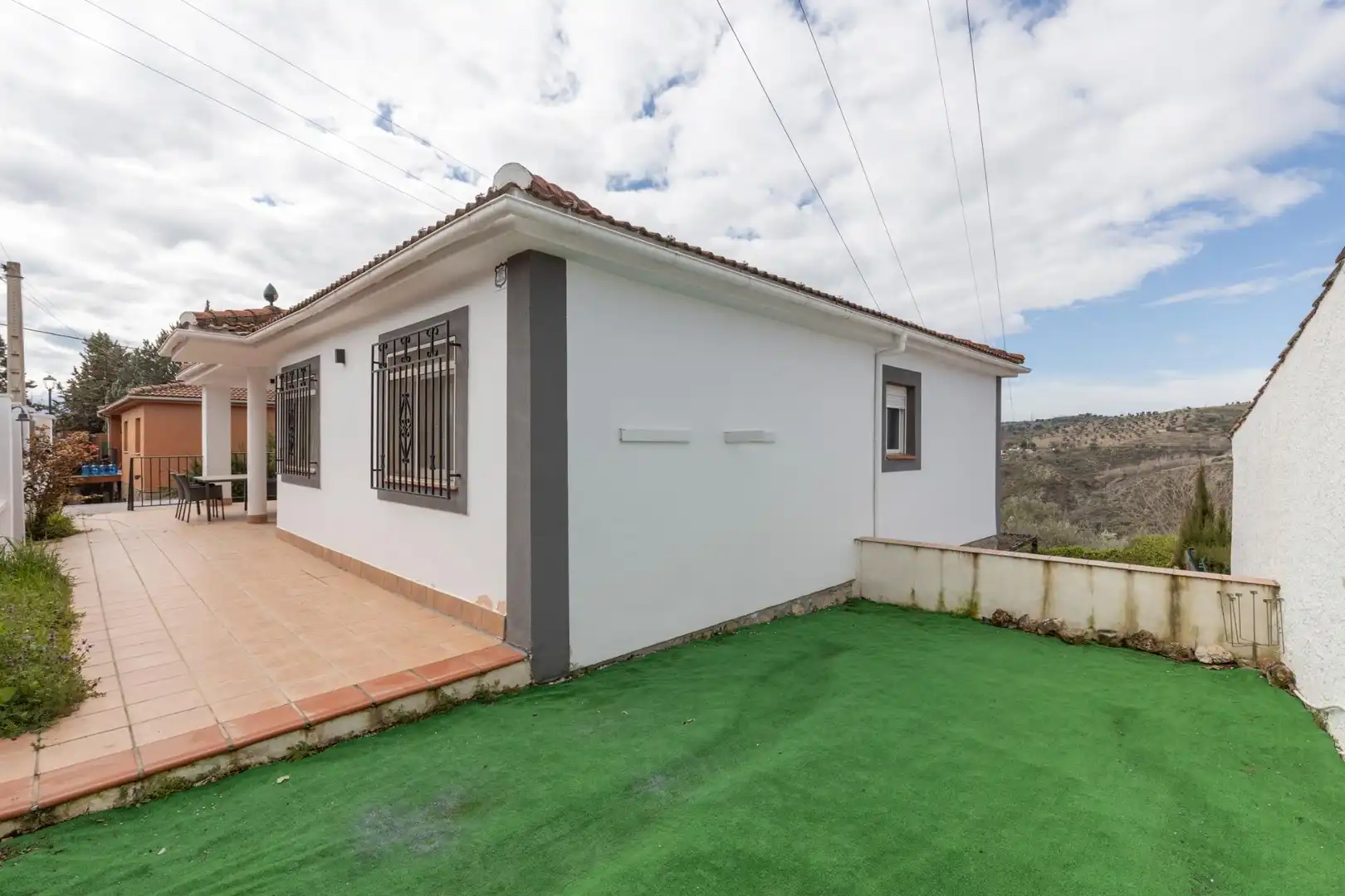 Vista exterior de Casa o xalet en venda en Huétor de Santillán amb Calefacció i Piscina