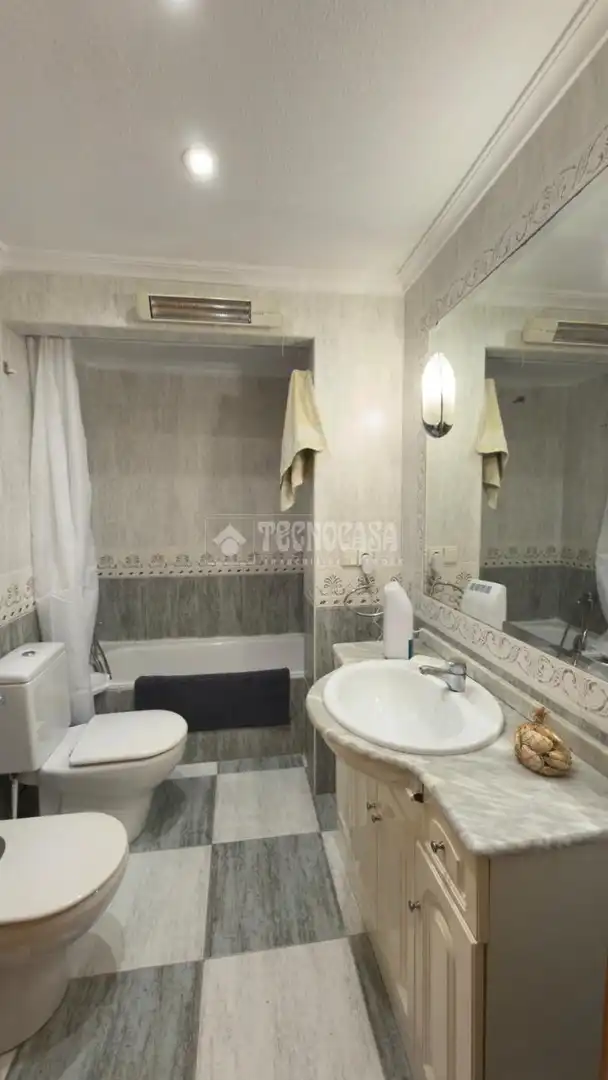 Bathroom of Flat for sale in Alicante / Alacant  with Air Conditioner and Heating