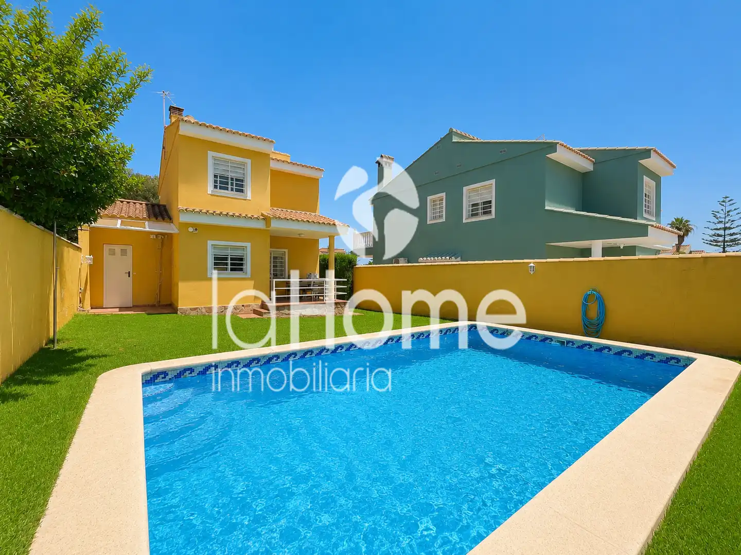 Exterior view of Detached homes for rent in La Pobla de Vallbona  with Air Conditioner, Heating and Private garden